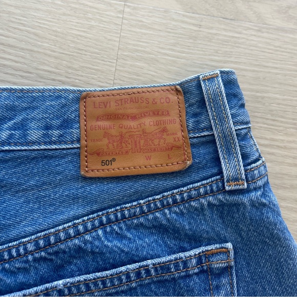 Levi’s premium denim 501 shorts, size 27, great condition - Picture 2 of 3